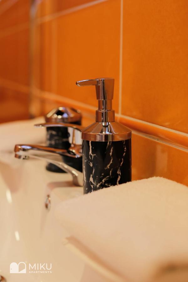 Miku Apartment - Perfect 1Bedroom At Komuna E Parisit ติรานา ภายนอก รูปภาพ